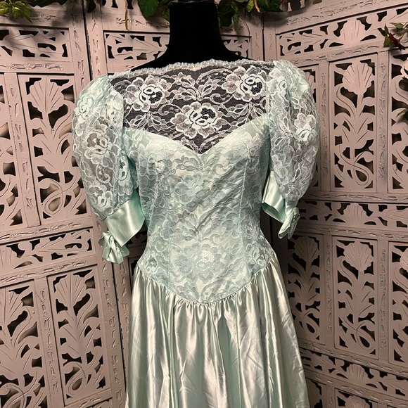 ALFRED ANGELO VINTAGE 80’s PALE AQUA BLUE LACE & SATIN FORMAL DRESS GOWN - Picture 2 of 15